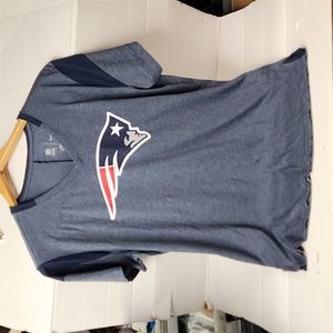 NFL Team Apparel Nike New England Patriots Women's sz M v-neck tshirt